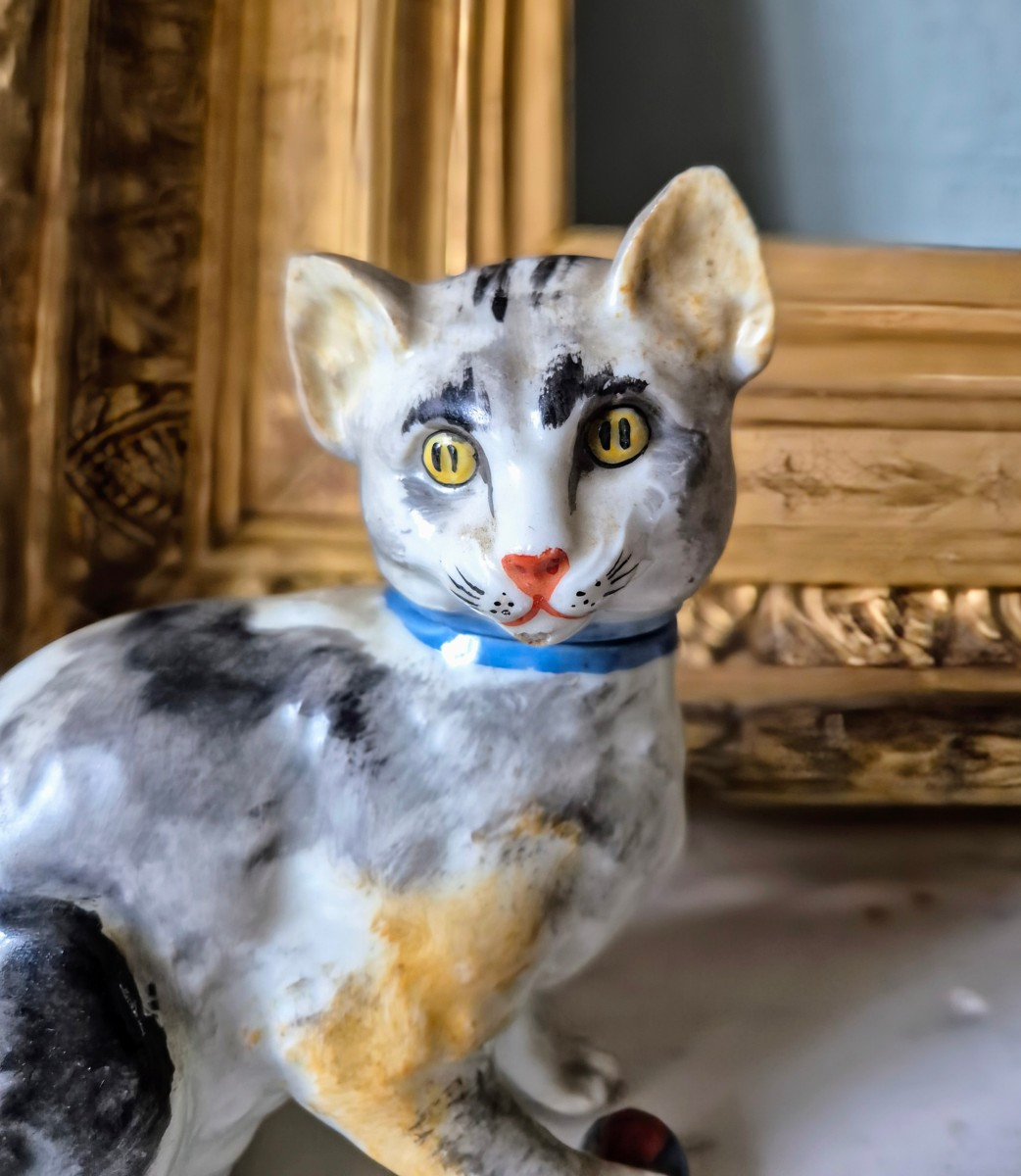 Porcelain Snuffbox Cat Playing Ball Circa 1900-photo-4
