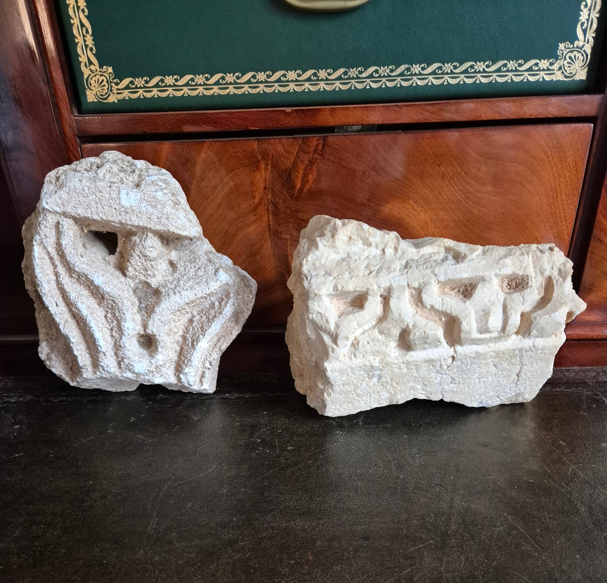 Cariatides antiques marbre et stuc 