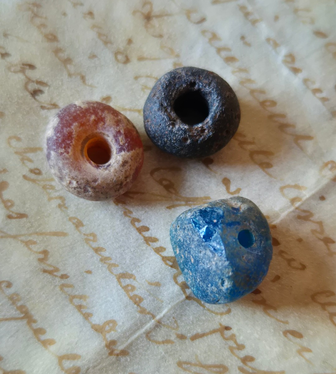 Eight Antique Roman Beads: Glass Paste, Ceramics And Hard Stone-photo-1