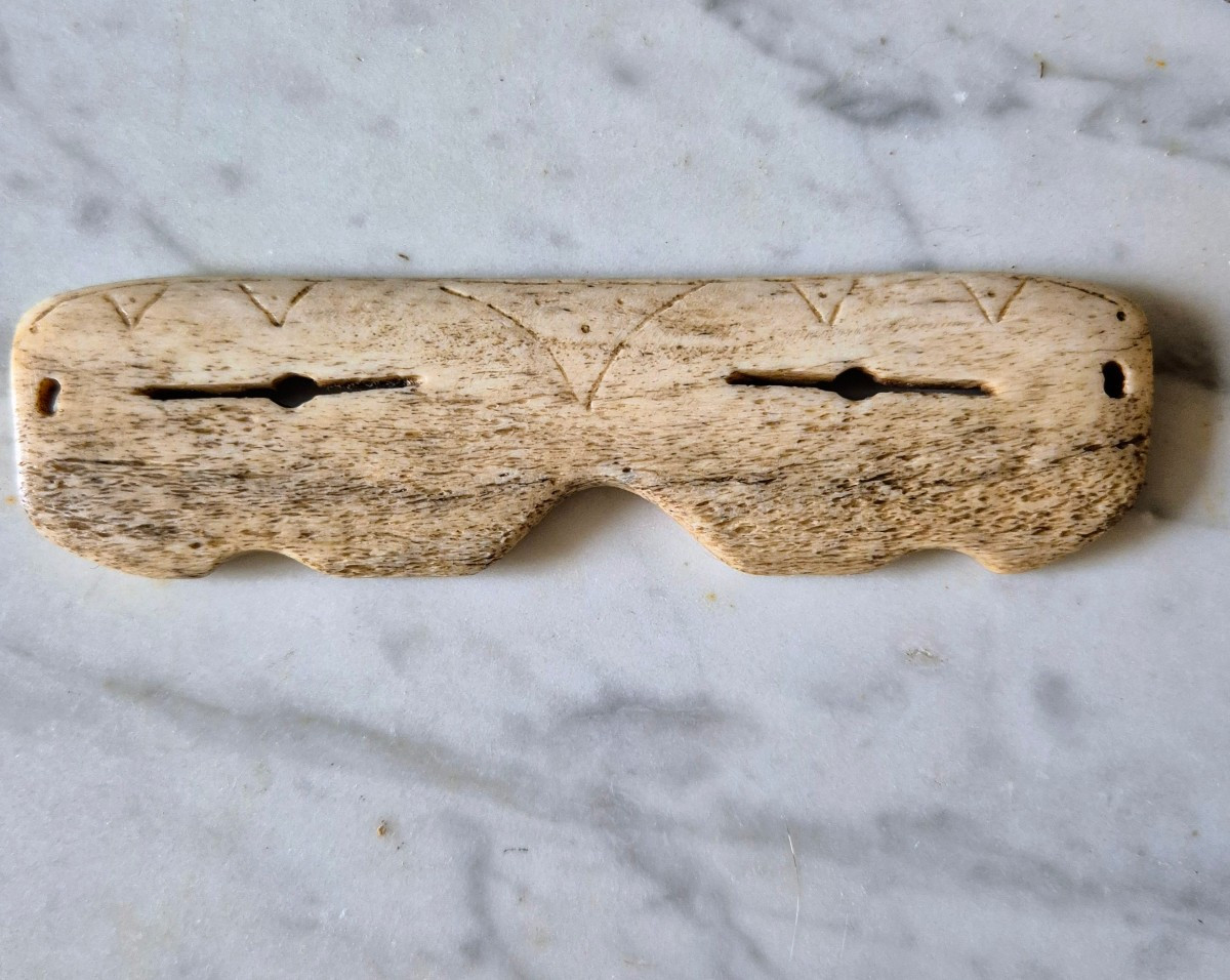 Pair Of Inuit Bone Glasses, 20th Century -photo-1