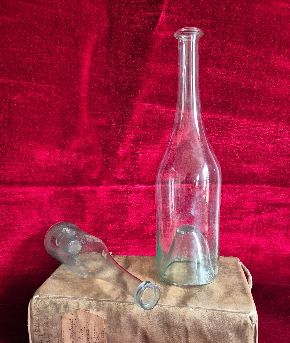 Bouteilles en verre soufflé XVIIIe siècle -photo-2