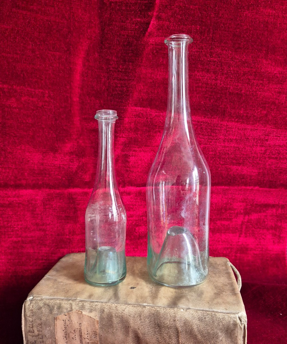 Bouteilles en verre soufflé XVIIIe siècle 