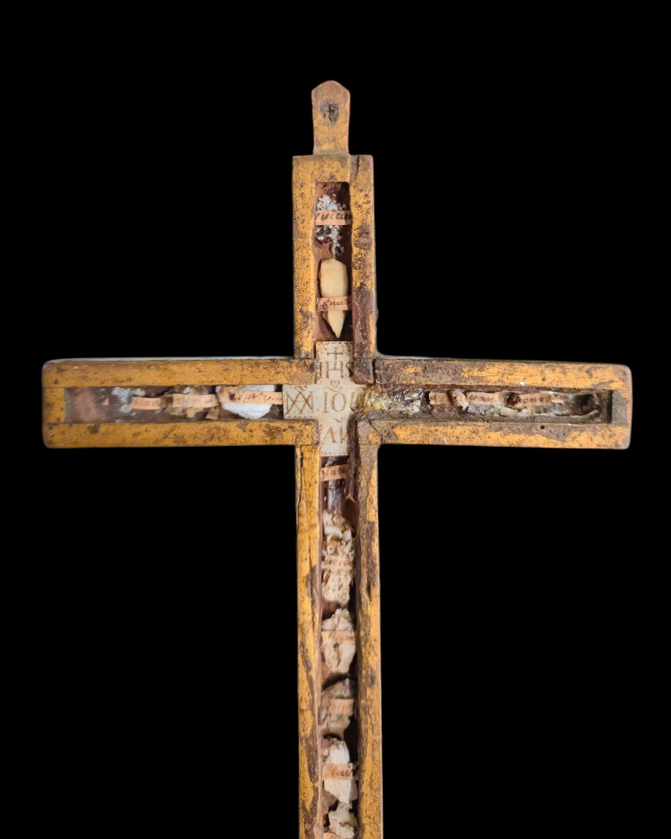 Crucifix aux multiples reliques -photo-2