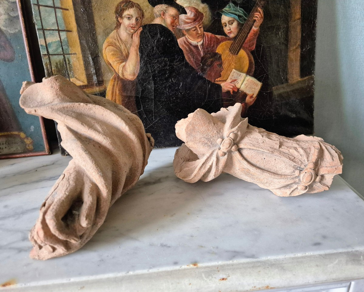 Paire de terres cuites du XVIIIe - Main et Bras baroque 