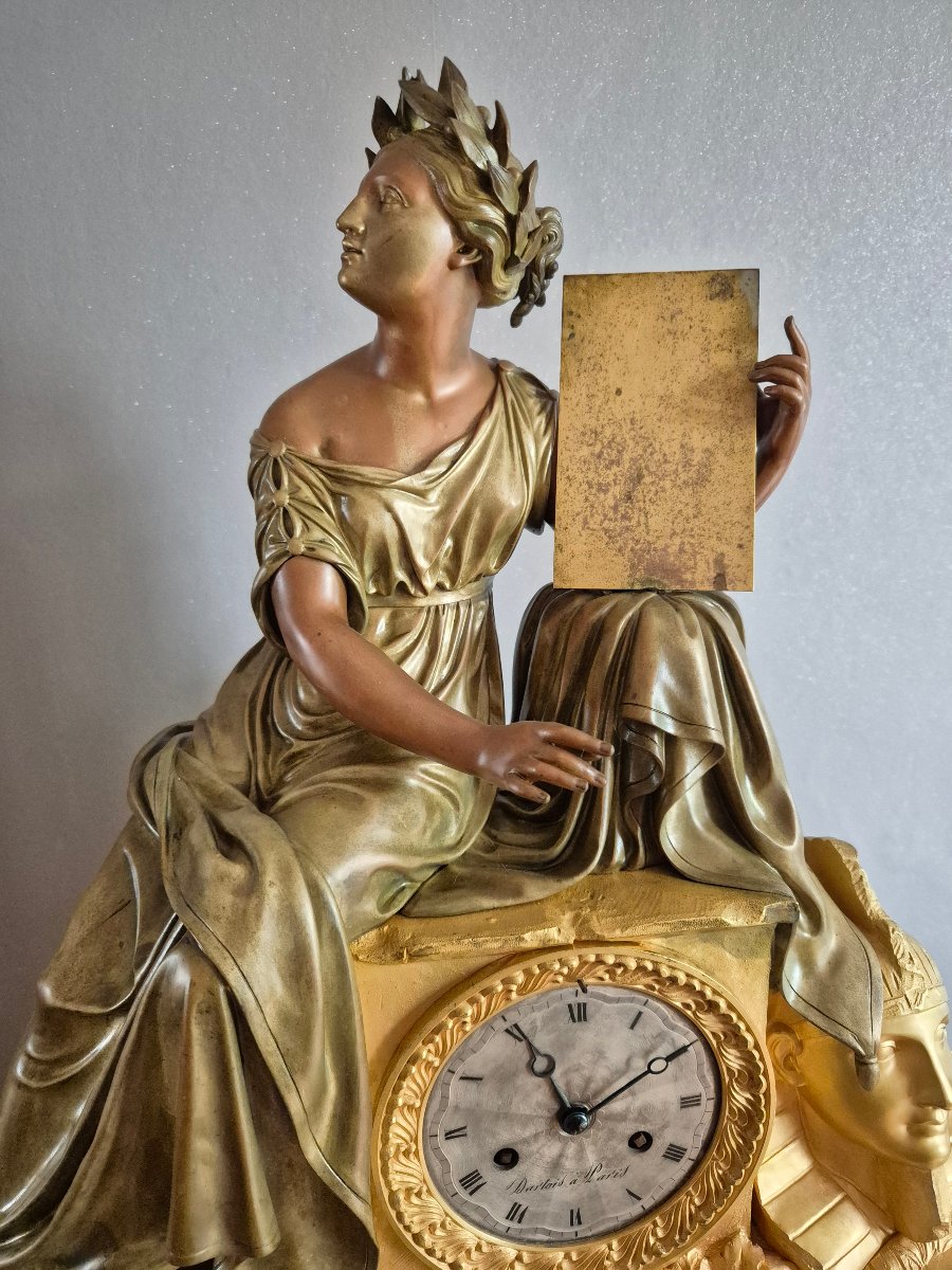 Pendule Egyptomanie à l’Allégorie de l’Histoire Clio Circa 1830 Dartois - Epoque Charles X-photo-2