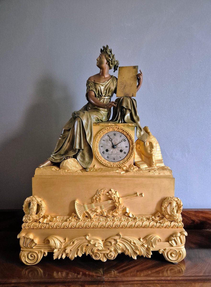 Pendule Egyptomanie à l’Allégorie de l’Histoire Clio Circa 1830 Dartois - Epoque Charles X-photo-2