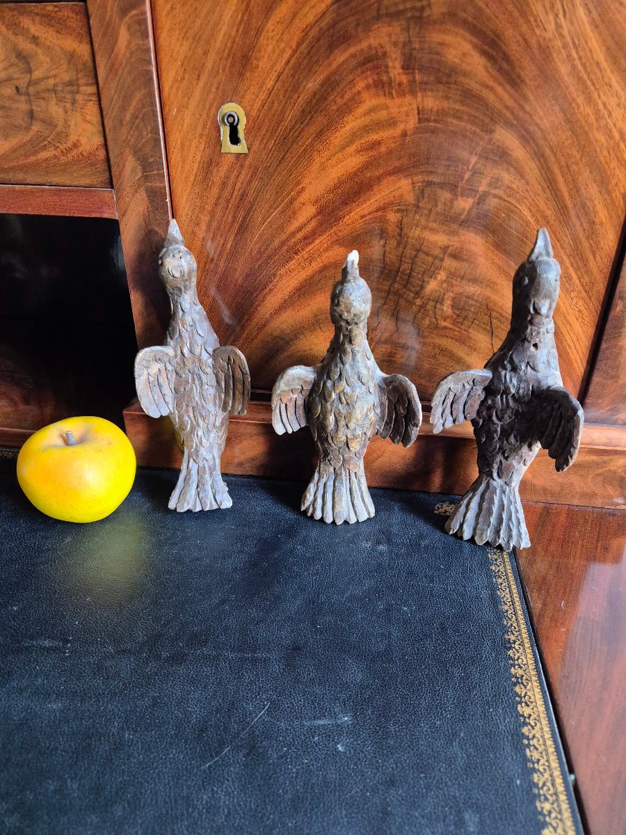 Three Small Carved Wooden Birds From The 18th Century, Representing Religious Doves-photo-3