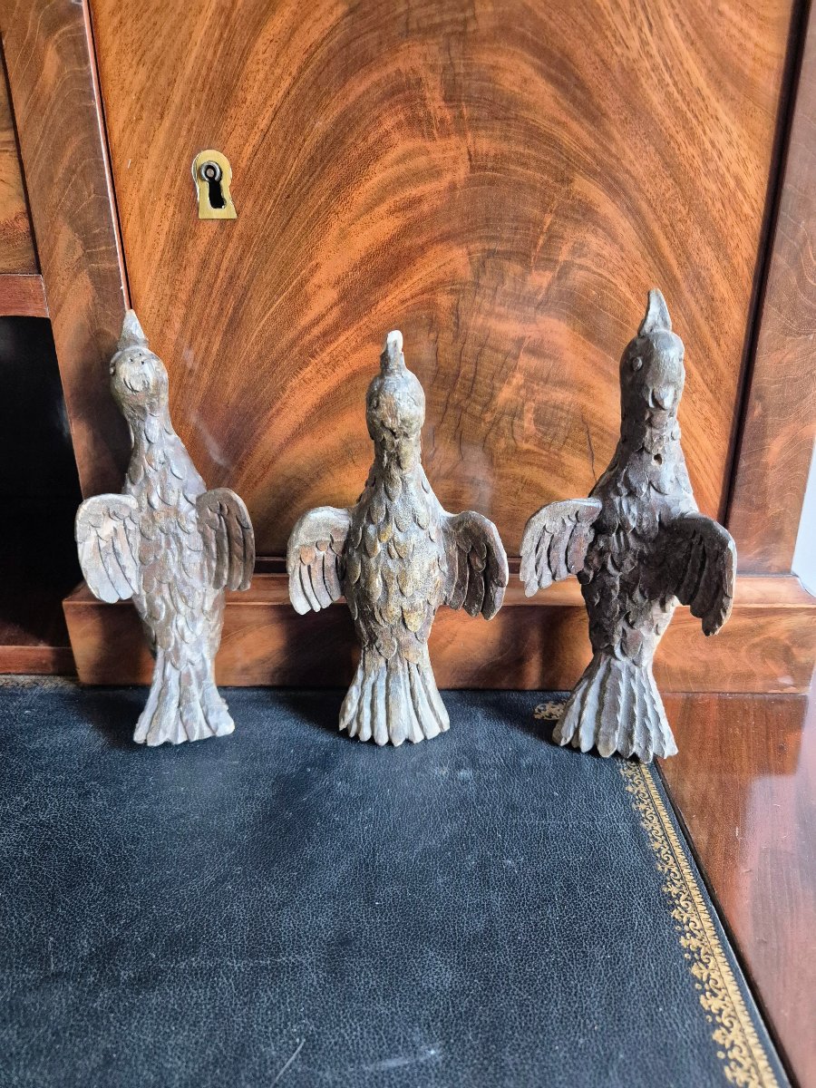 Three Small Carved Wooden Birds From The 18th Century, Representing Religious Doves