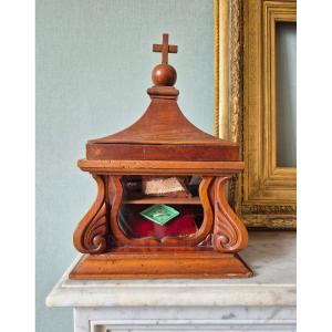 Chasse reliquaire en noyer 