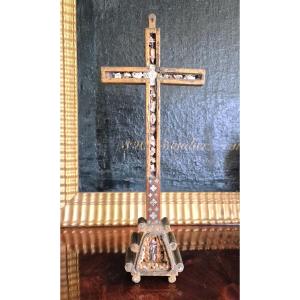 Crucifix aux multiples reliques 