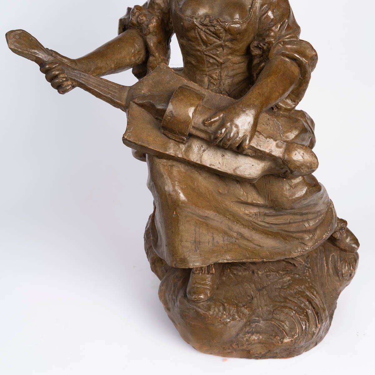Terre cuite, Jeune femme à la mandoline, époque XIXe siècle, de style Louis XV.-photo-2