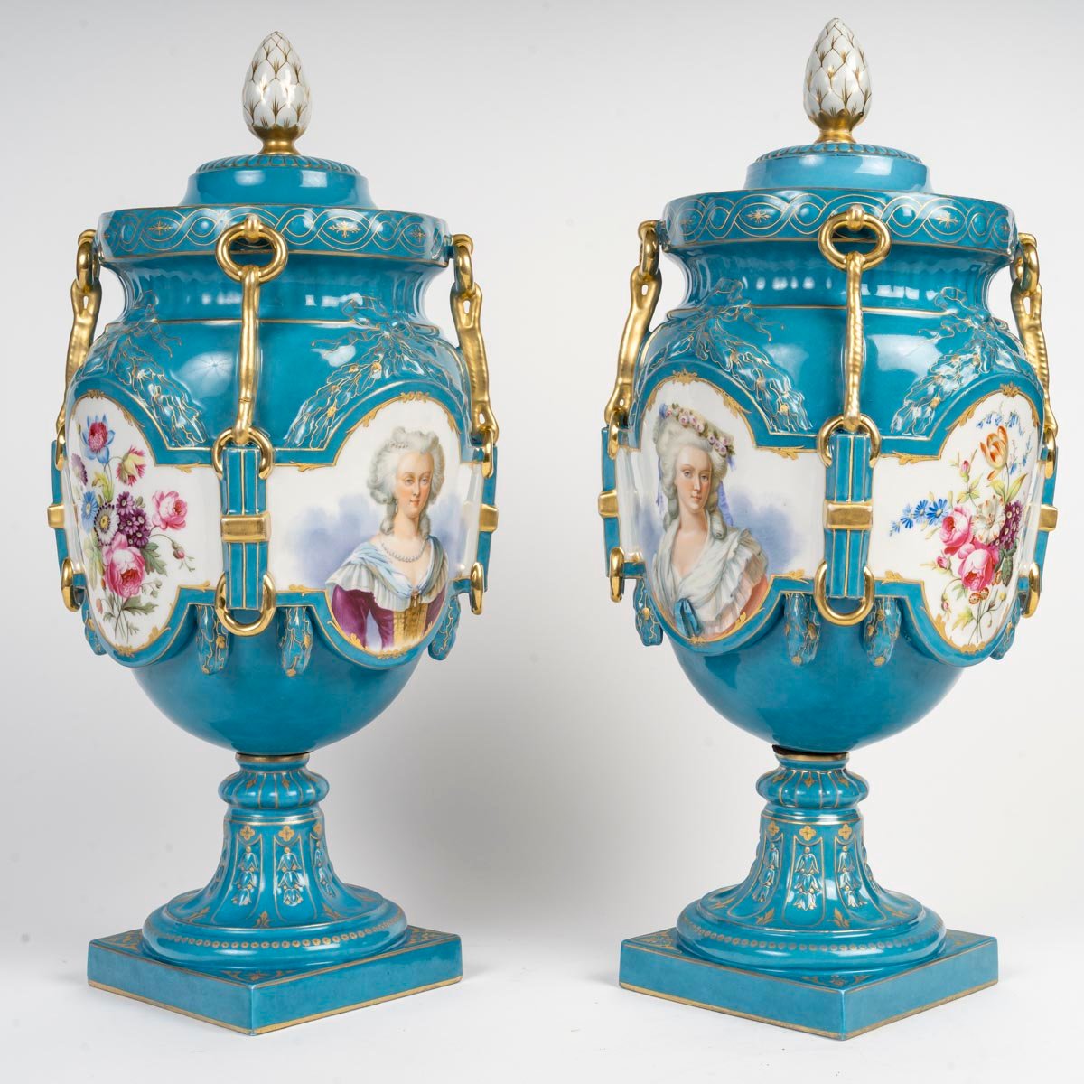  Paire de vases en porcelaine polychrome et dorée, XIXème siècle-photo-2