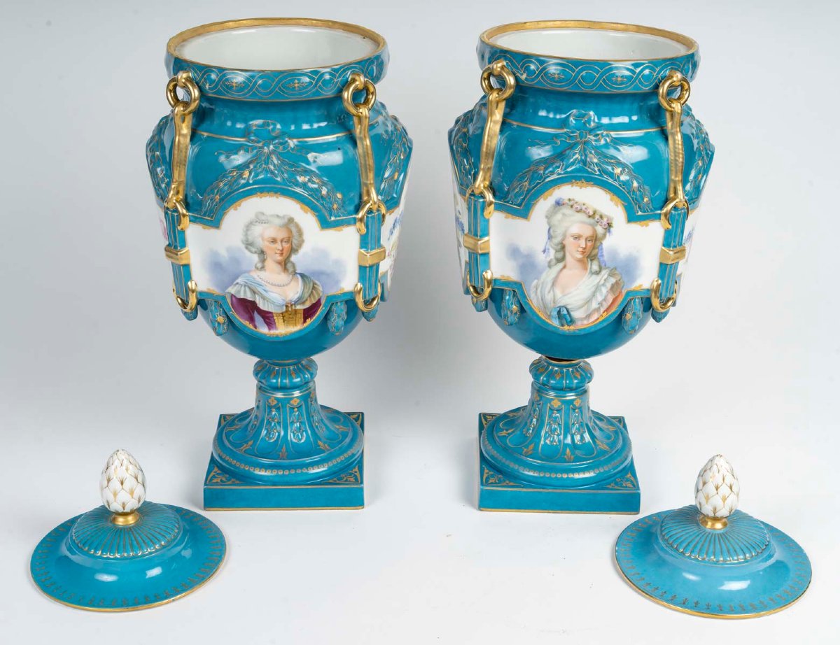  Paire de vases en porcelaine polychrome et dorée, XIXème siècle-photo-2