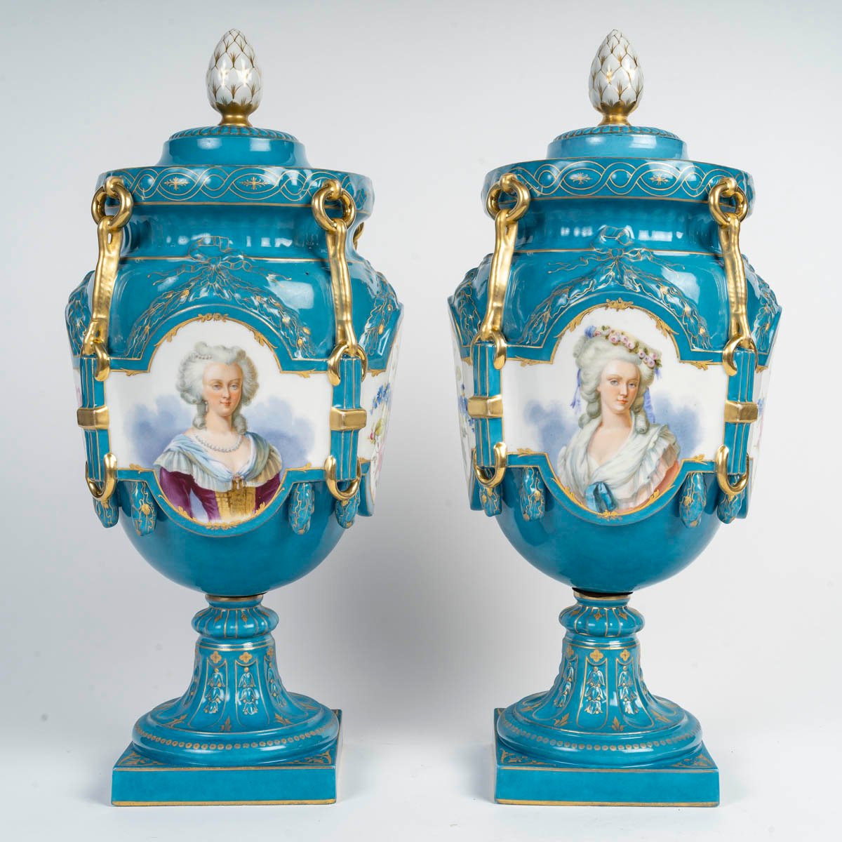  Paire de vases en porcelaine polychrome et dorée, XIXème siècle-photo-3