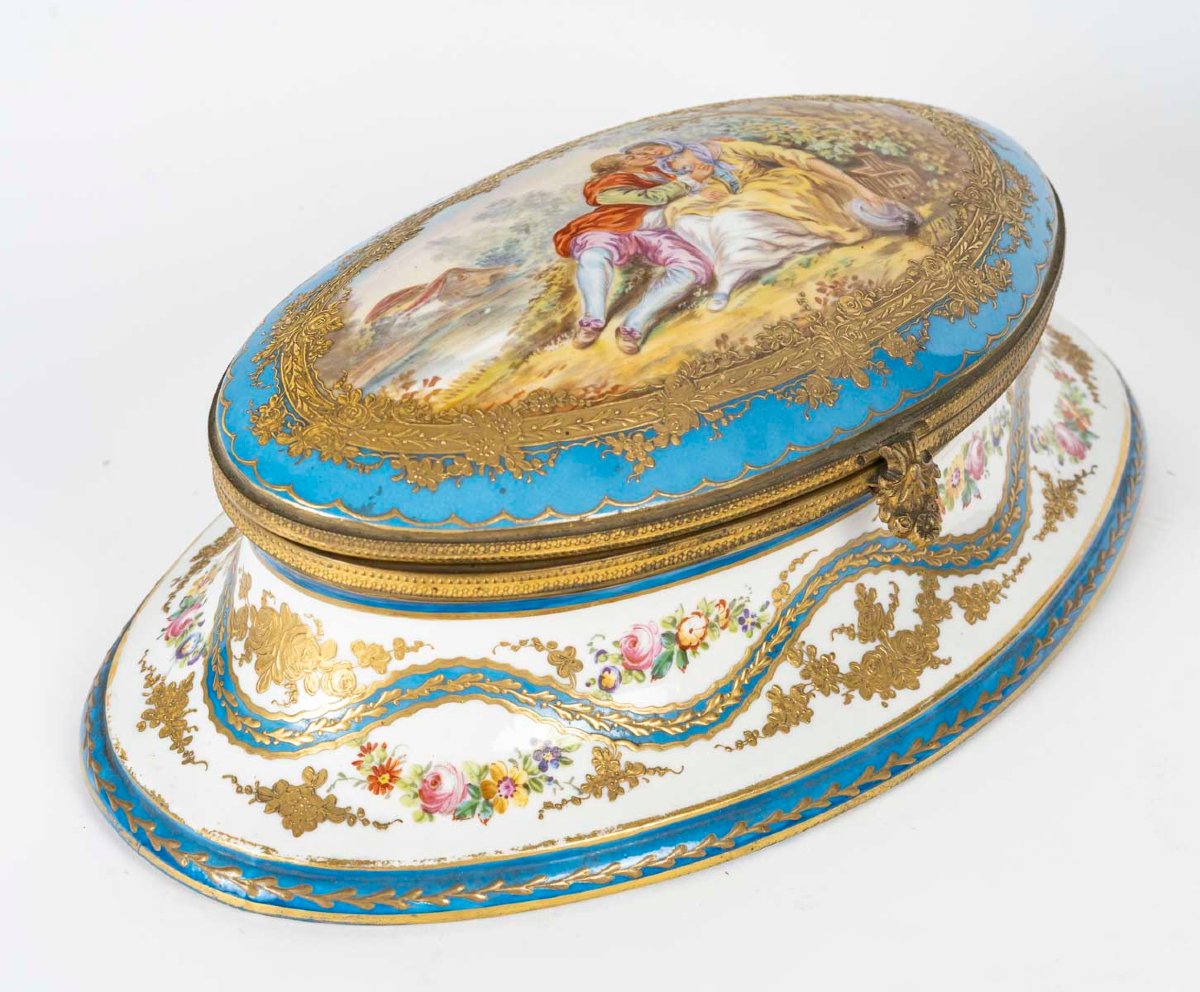 Louis XV-style Porcelain Box – 19th Century