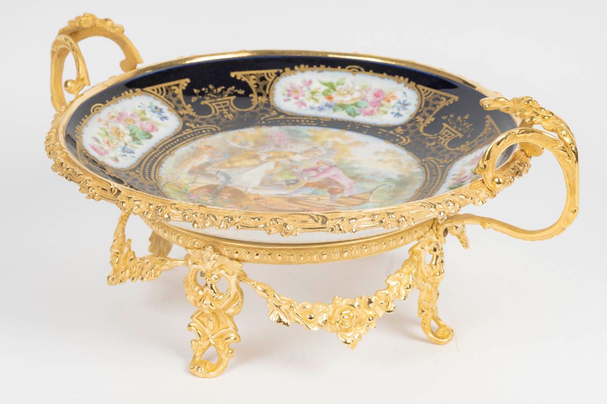 Coupe en porcelaine et monture en bronze doré, XIXème siècle