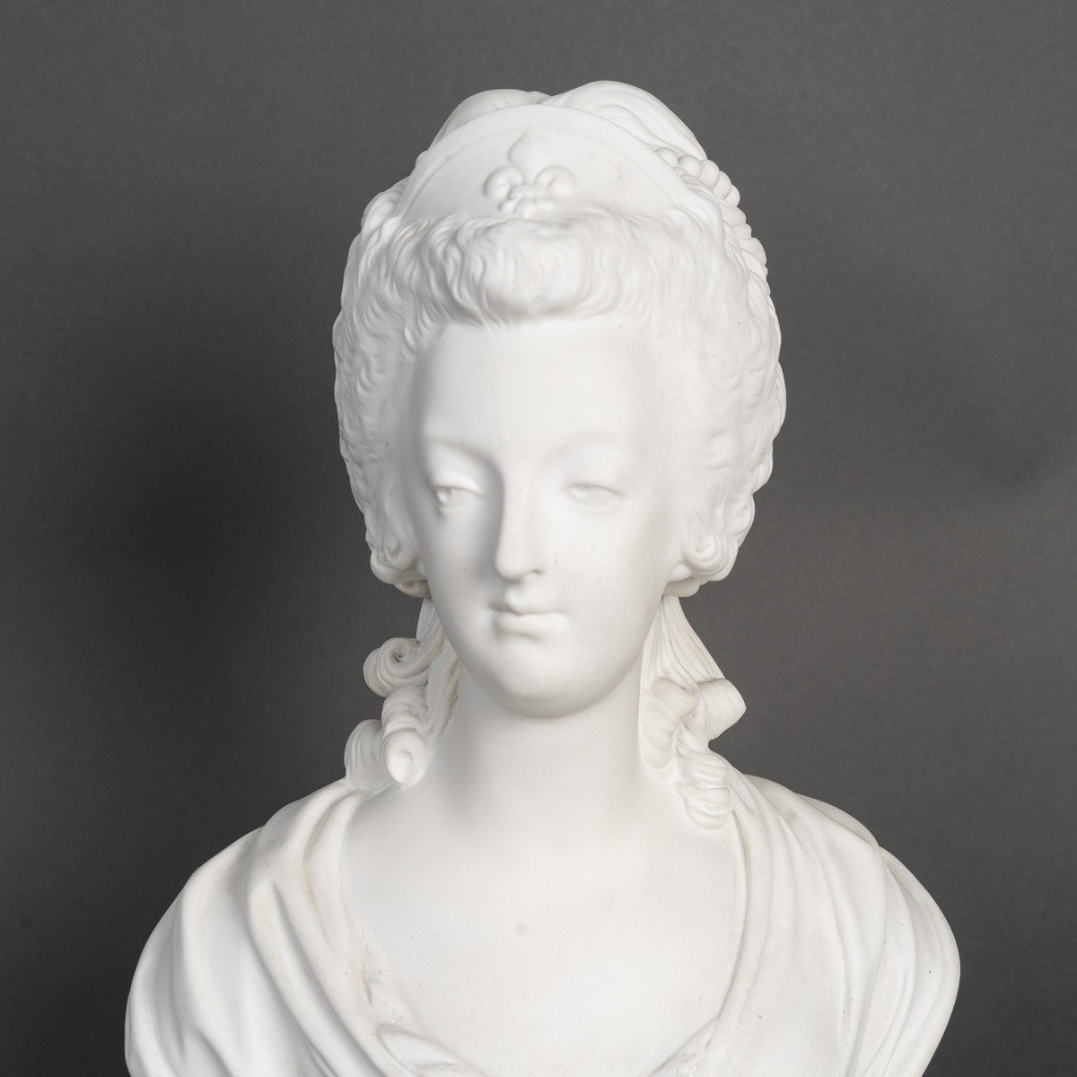 Bust Of Marie-antoinette In Sèvres Biscuit Porcelain On A Pedestal, Dated 1868-photo-3