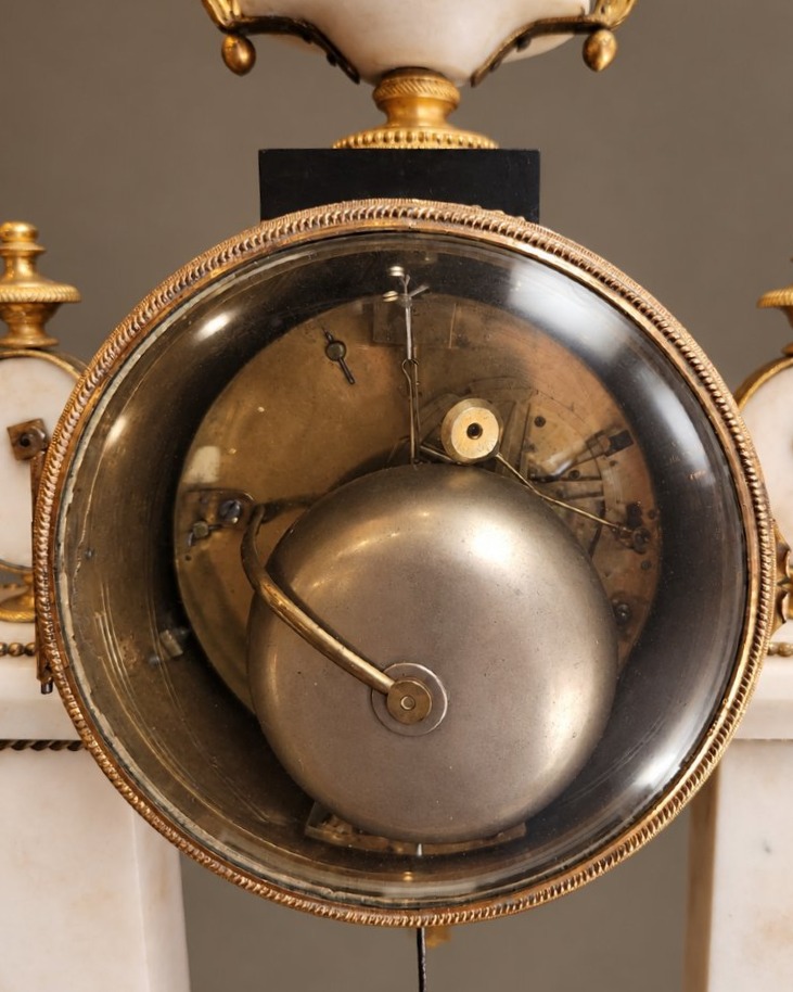 Pendule portique Breguet à Paris en marbre et bronze doré – Vers 1800-photo-3