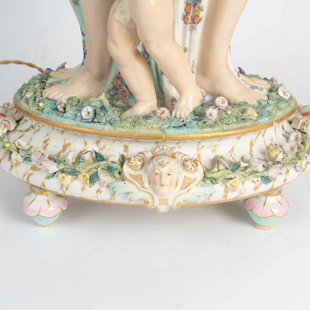 Saxon Porcelain Lamp Decorated With Two Young Women And Two Putti, Late 19th Century-photo-2