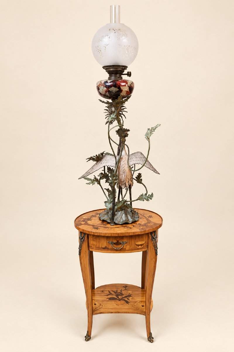 Japanese-inspired Art Nouveau Set – Kerosene Lamp With Heron Motif And Inlaid Side Table, Circa 1900-photo-2