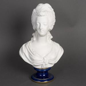 Bust Of Marie-antoinette In Sèvres Biscuit Porcelain On A Pedestal, Dated 1868