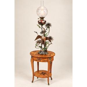 Ensemble Art Nouveau japonisant – Lampe à pétrole au héron et guéridon marqueté, vers 1900