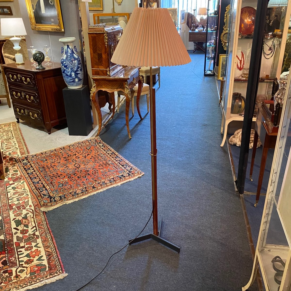 Lampadaire, statix xxl, ambre, pied noyer, câble argent, Ø62cm