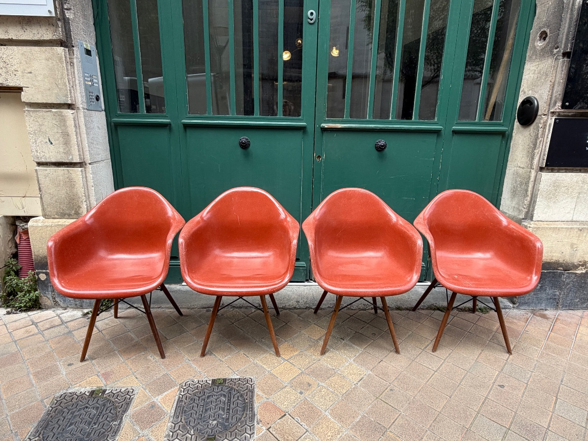 Série de 4 fauteuils DAX en fibre de verre — Charles & Ray Eames, Herman Miller