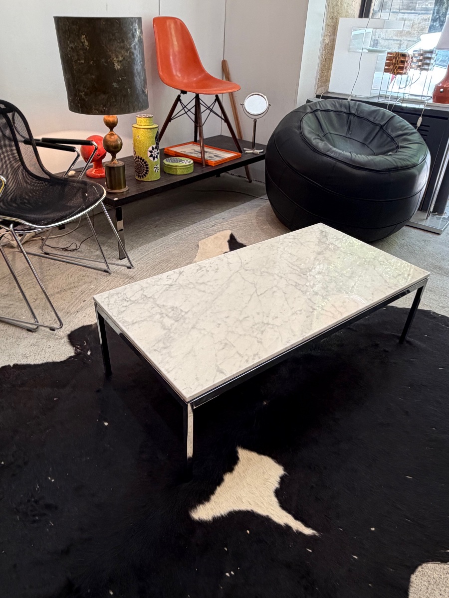 Table basse Florence Knoll – Knoll International – Marbre blanc et acier chromé