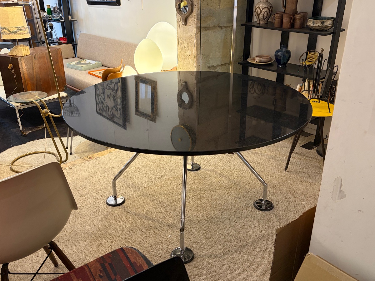 Table Nomos de Norman Foster pour Tecno, commande spéciale en granite du Zimbabwe, Italie