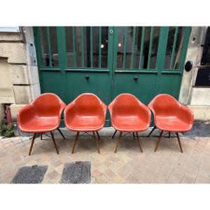 Série de 4 fauteuils DAX en fibre de verre — Charles & Ray Eames, Herman Miller