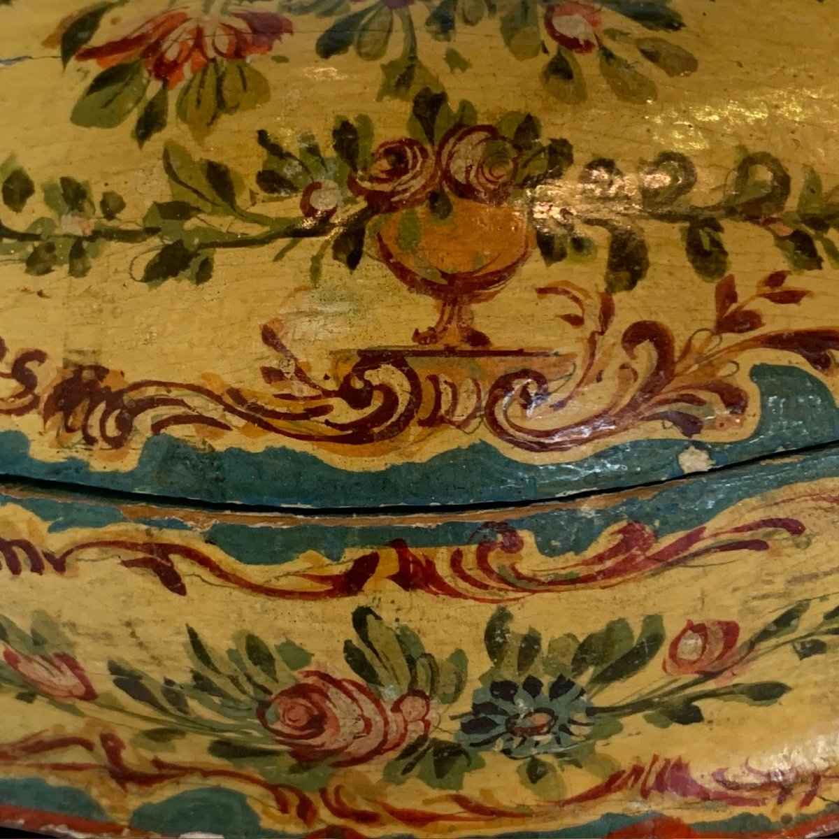 A Venetian Polychrome Painted Box, Mid XVIII Century-photo-6