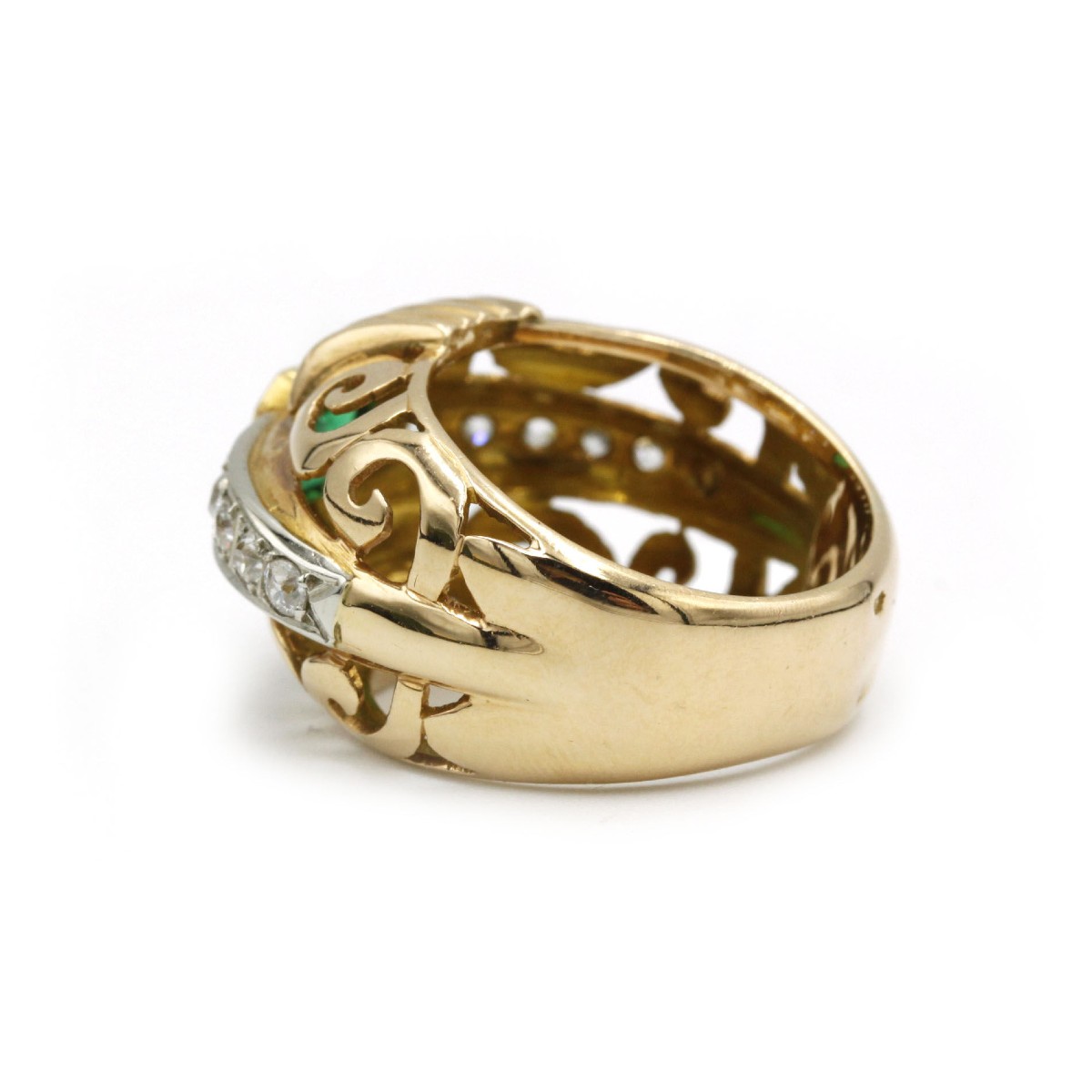 Bague vintage en or jaune 18 K à volutes, sertie d’une émeraude et de diamants taille ancienne-photo-1