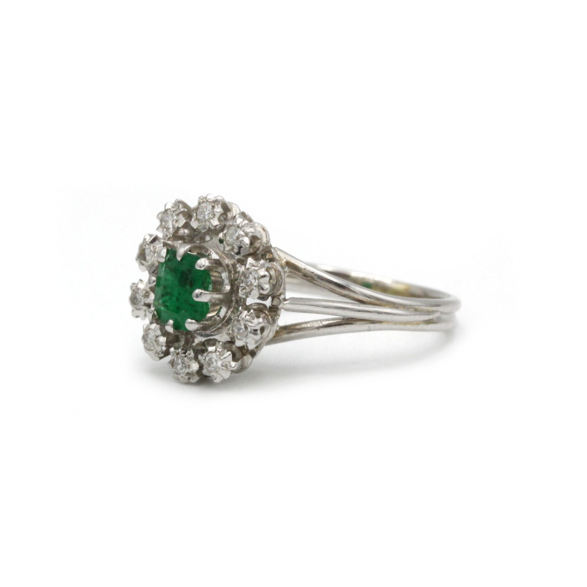 Mid-century 1950s 18k White Gold Emerald And Diamond Cocktail Daisy Ring-photo-2