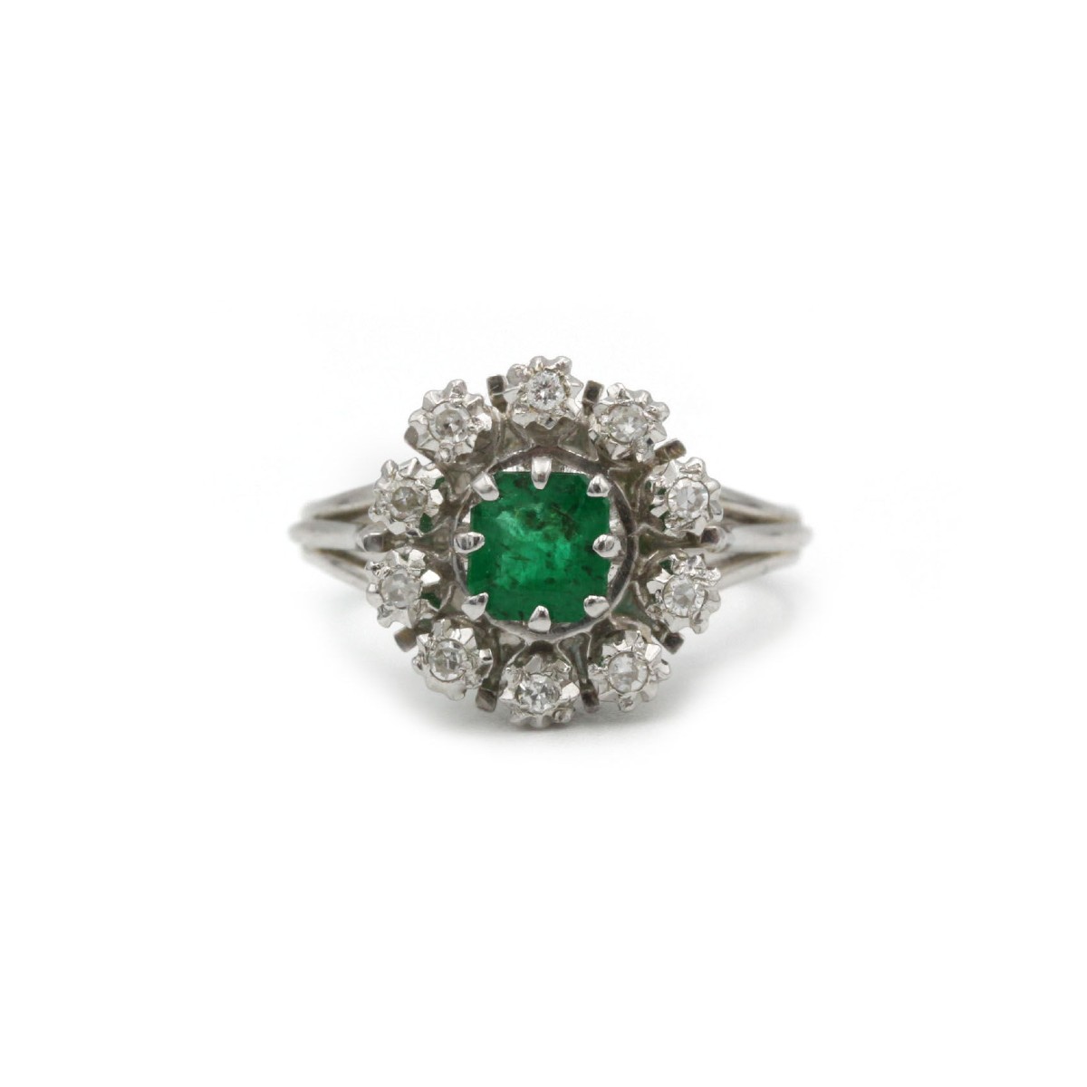 Mid-century 1950s 18k White Gold Emerald And Diamond Cocktail Daisy Ring