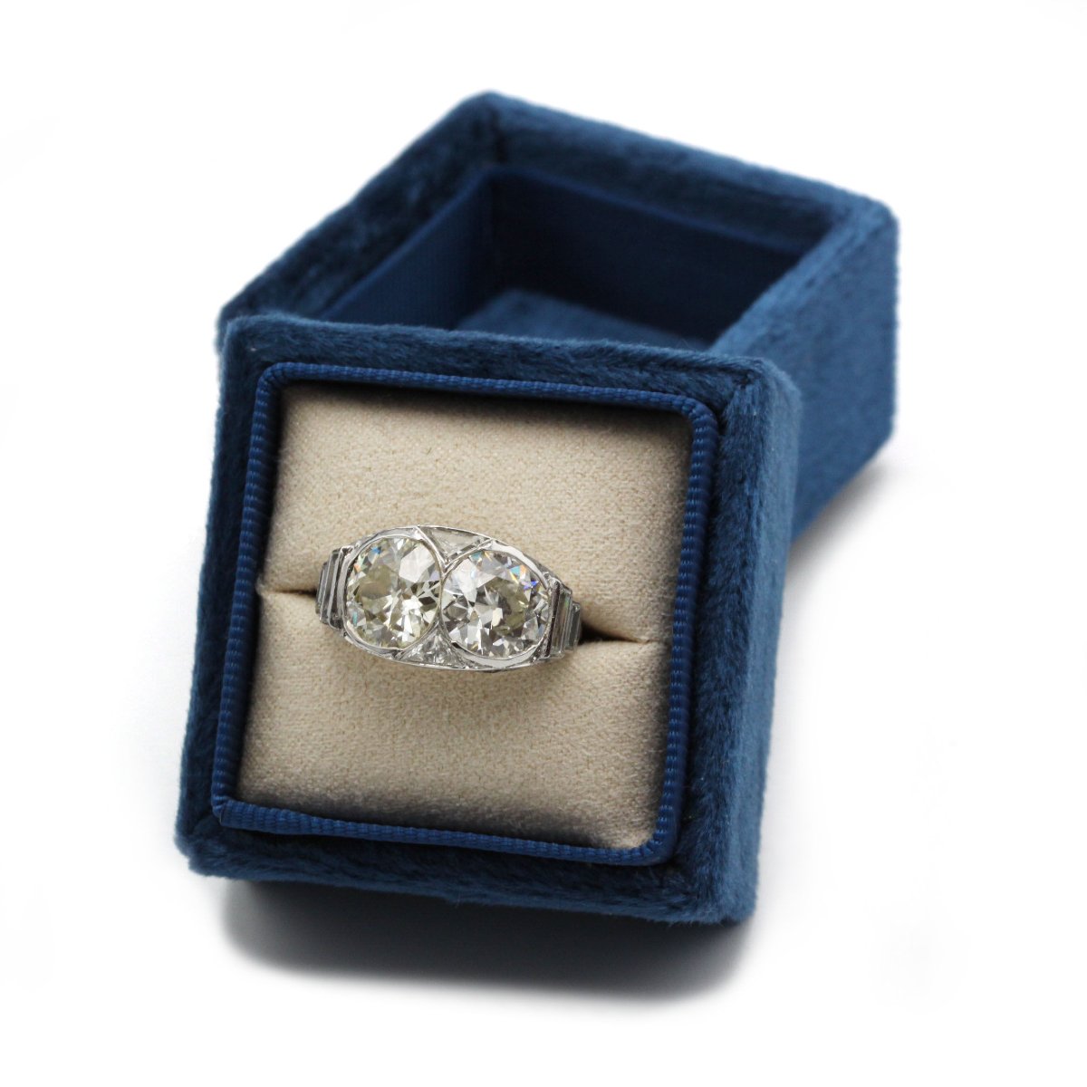 Art Deco Ring - Platinum And Diamonds-photo-2