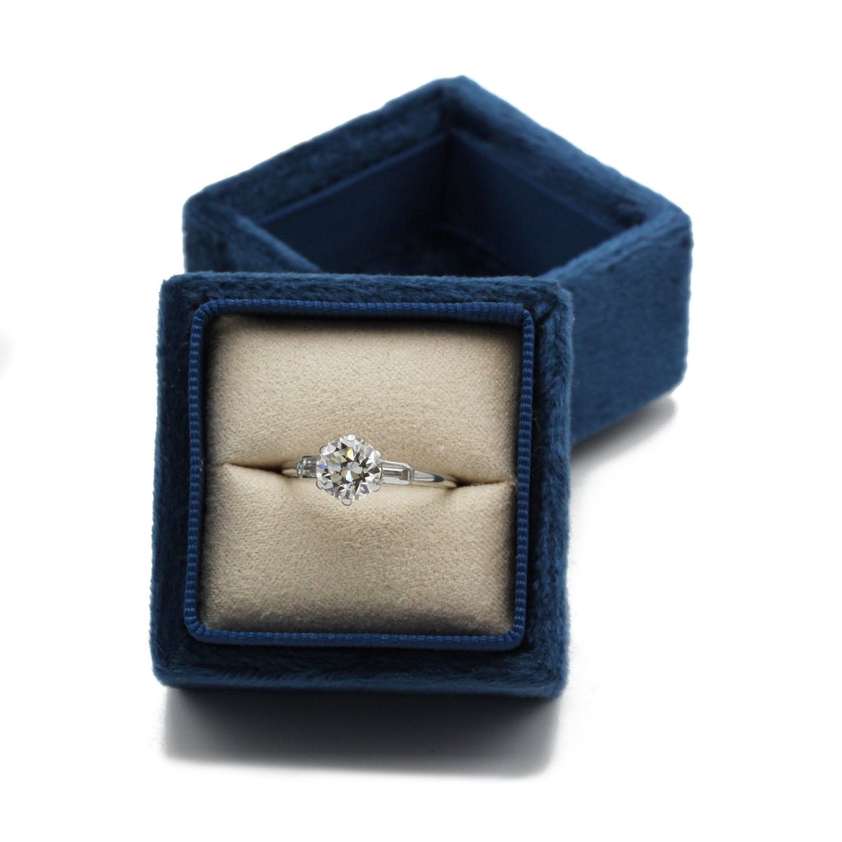 750‰ White Gold Solitaire, Set With An Old-cut Diamond Of 1.30 Carats H Vs And 2 Diamonds-photo-2