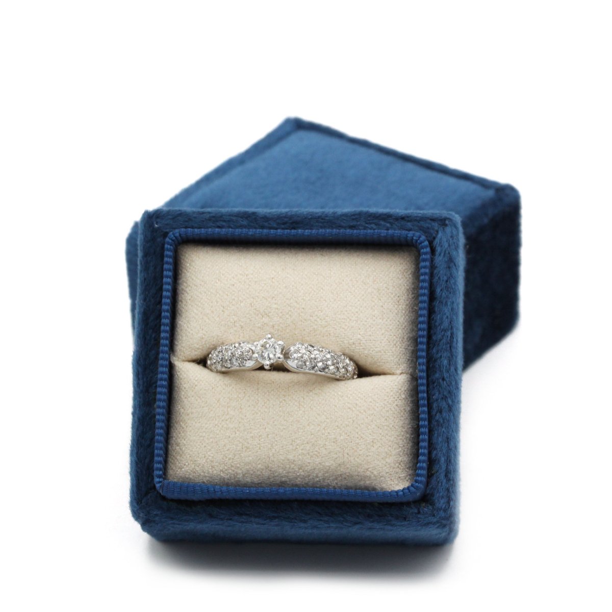 Ring - White Gold And Diamonds-photo-3