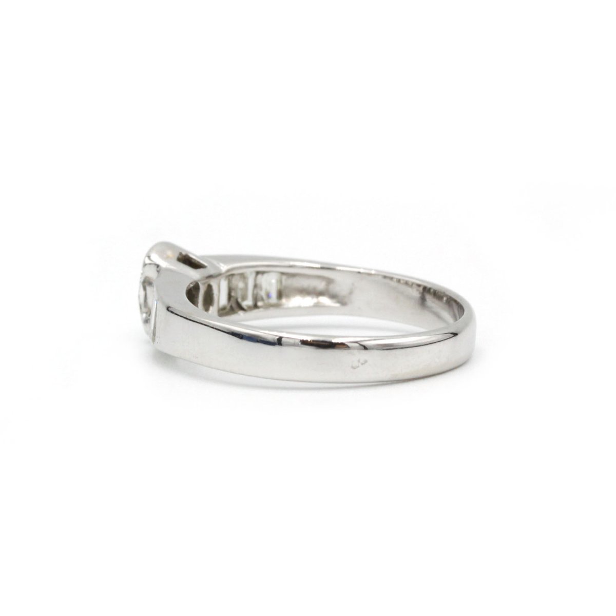 Ring - White Gold And Diamonds-photo-3
