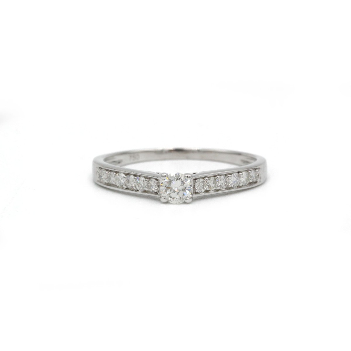 Bague - Or blanc et diamants