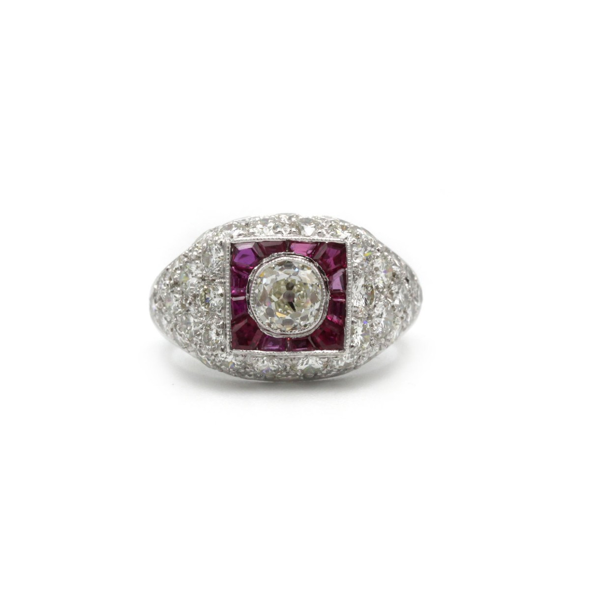 Bague en platine des années 50 style art deco diamants et rubis calibrés