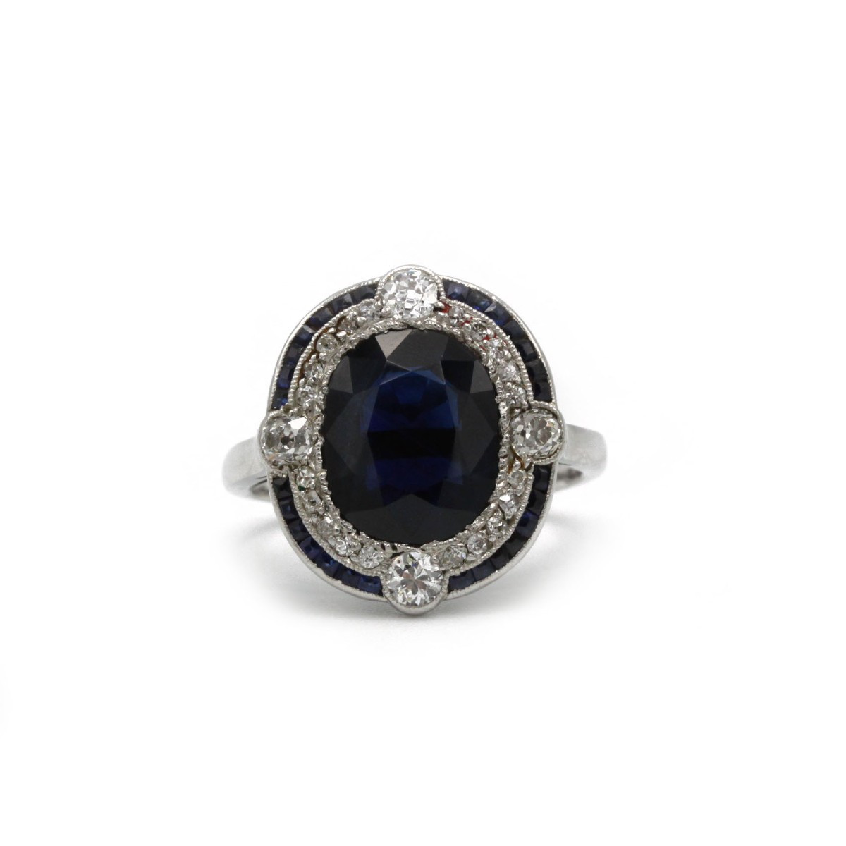 Bague art déco platine 1910/1920 saphir environ 3.5 carats, saphirs calibrés, et diamants