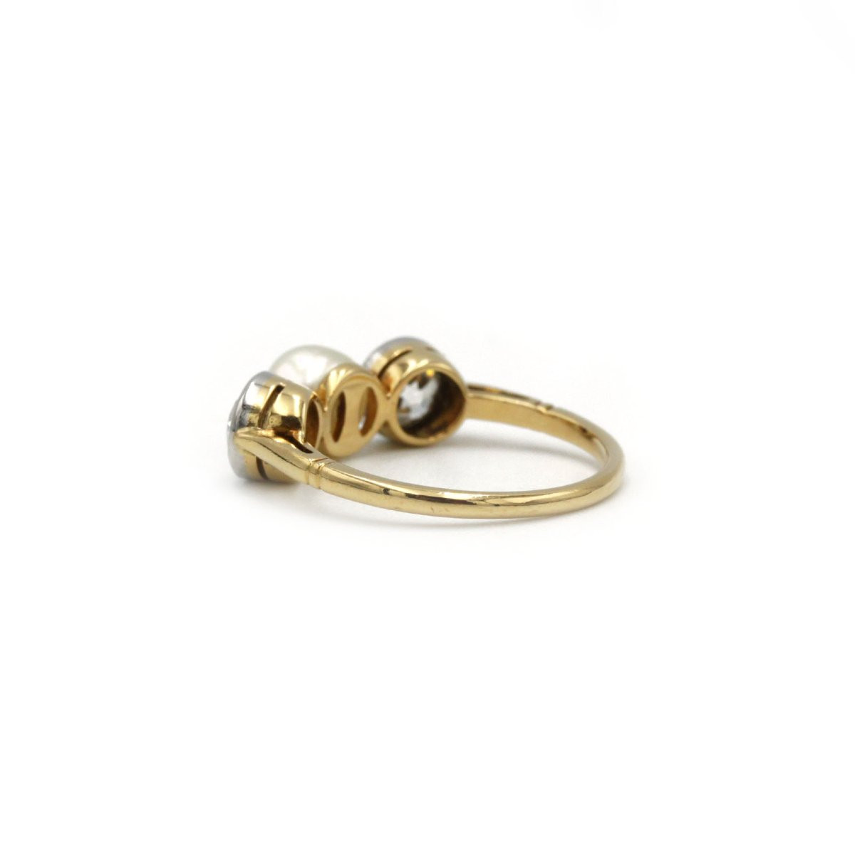Bague trilogie or jaune 750, XIXe siècle, perle et deux diamants tailles anciennes pour 1 carat-photo-4