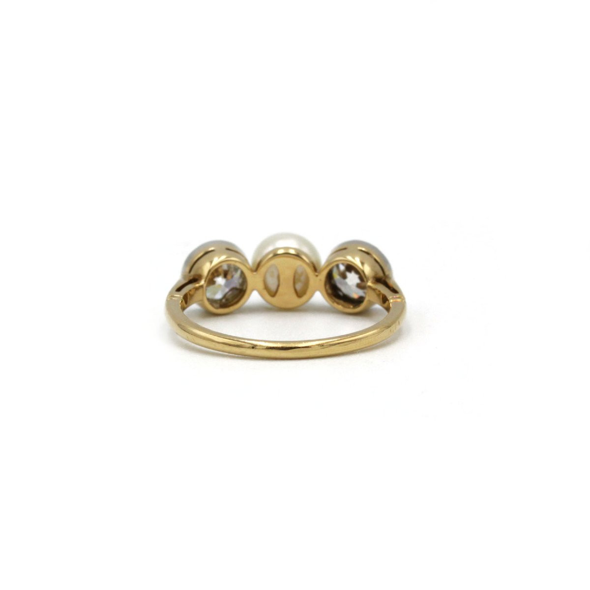 Bague trilogie or jaune 750, XIXe siècle, perle et deux diamants tailles anciennes pour 1 carat-photo-1