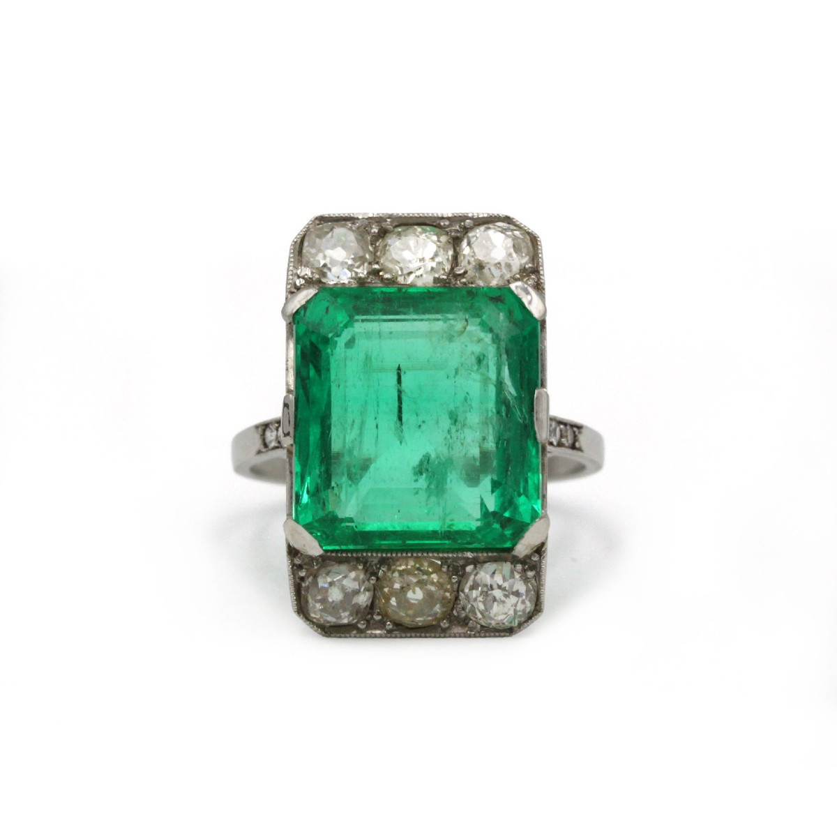 Art Deco Ring - 7.99 Carat Colombian Emerald On Gold And Platinum