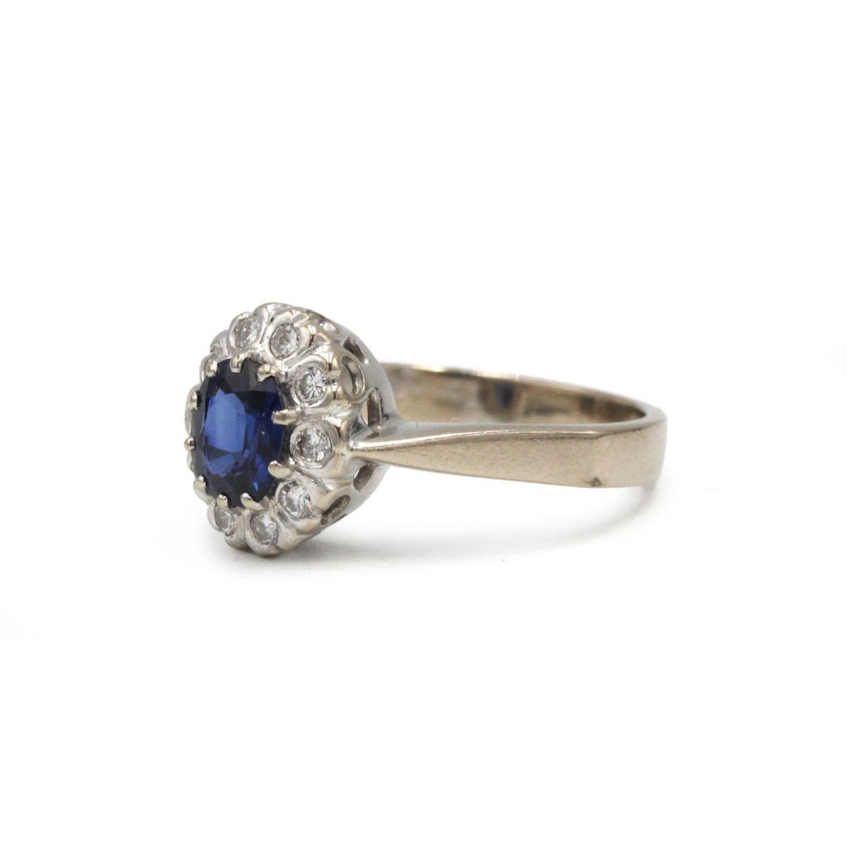 18k Gold Halo Ring With Diamonds And A 0.93 Carat Sapphire-photo-3
