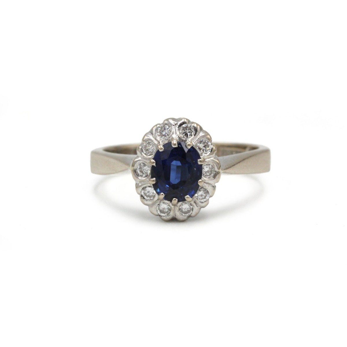 18k Gold Halo Ring With Diamonds And A 0.93 Carat Sapphire