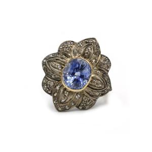 Bague - Or, argent, saphir et diamants.