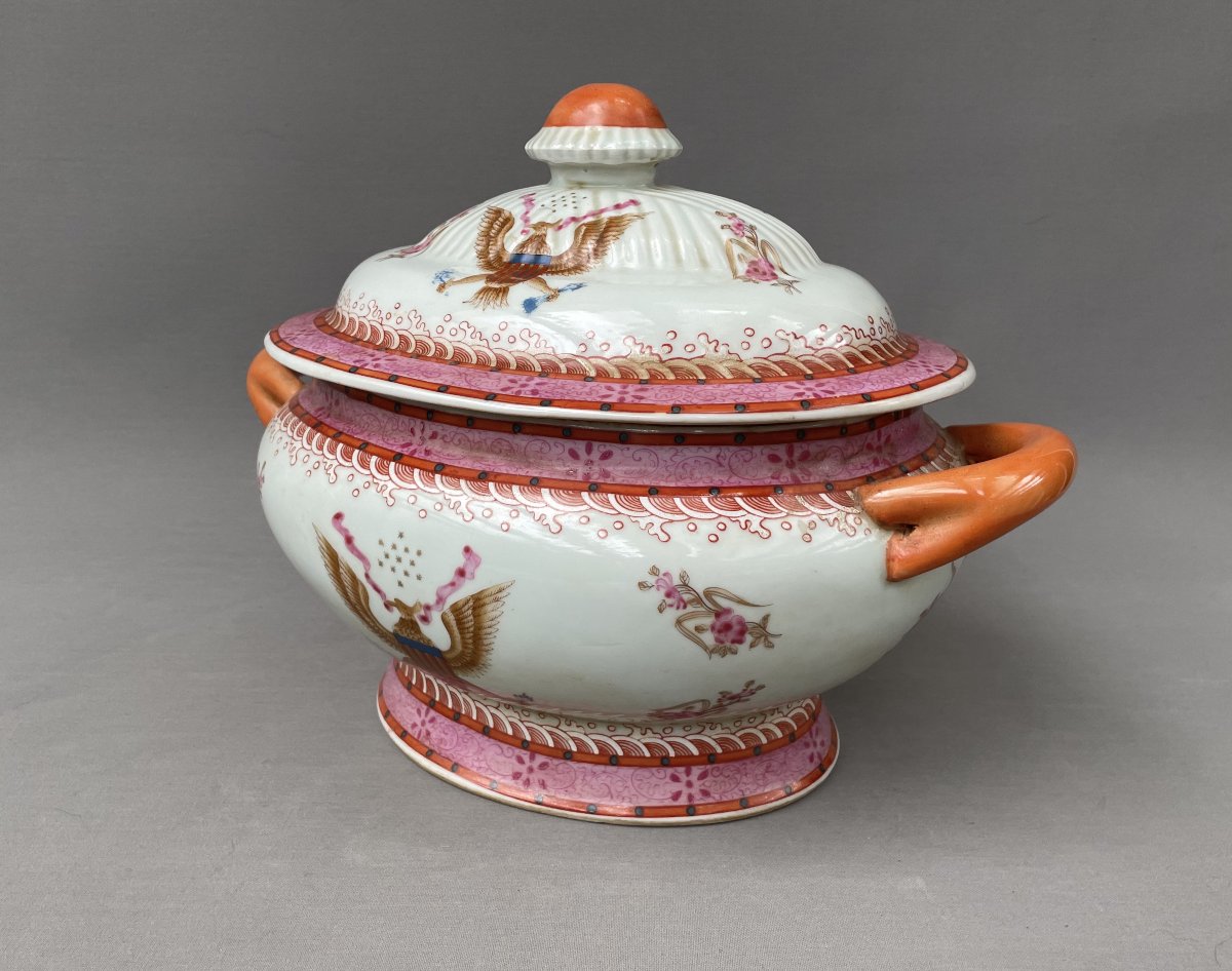 China, East India Company, Large Porcelain Soup Tureen With American Coat Of Arms-photo-1