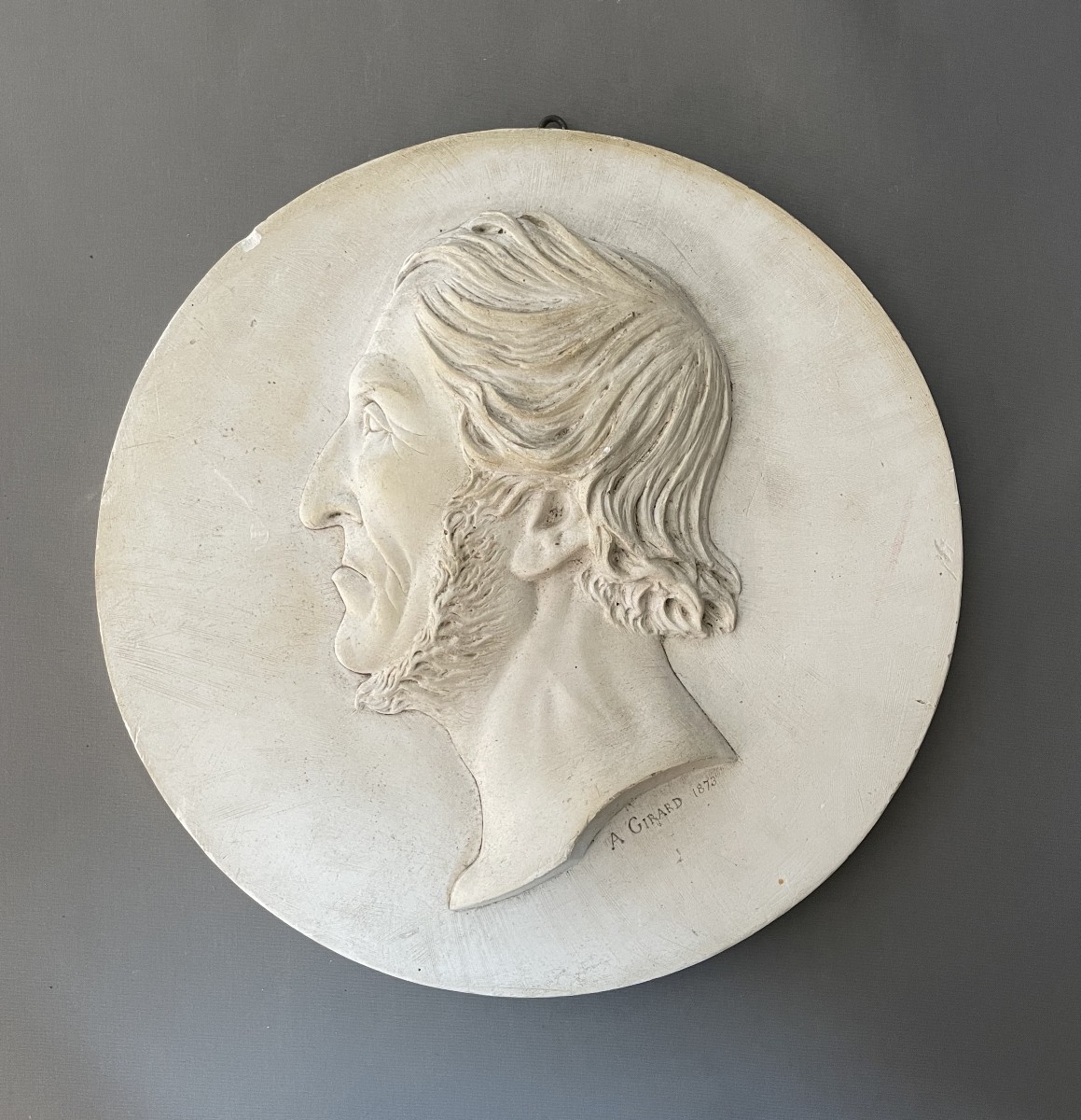Profil en plâtre, médaillon signé A. Girard 1873
